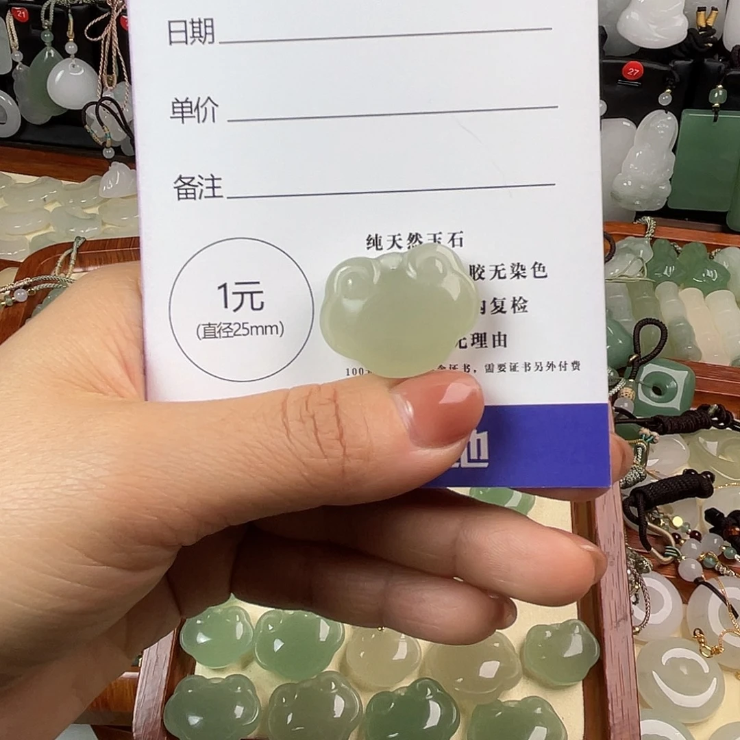 晚***。石英质玉未镶嵌颈饰