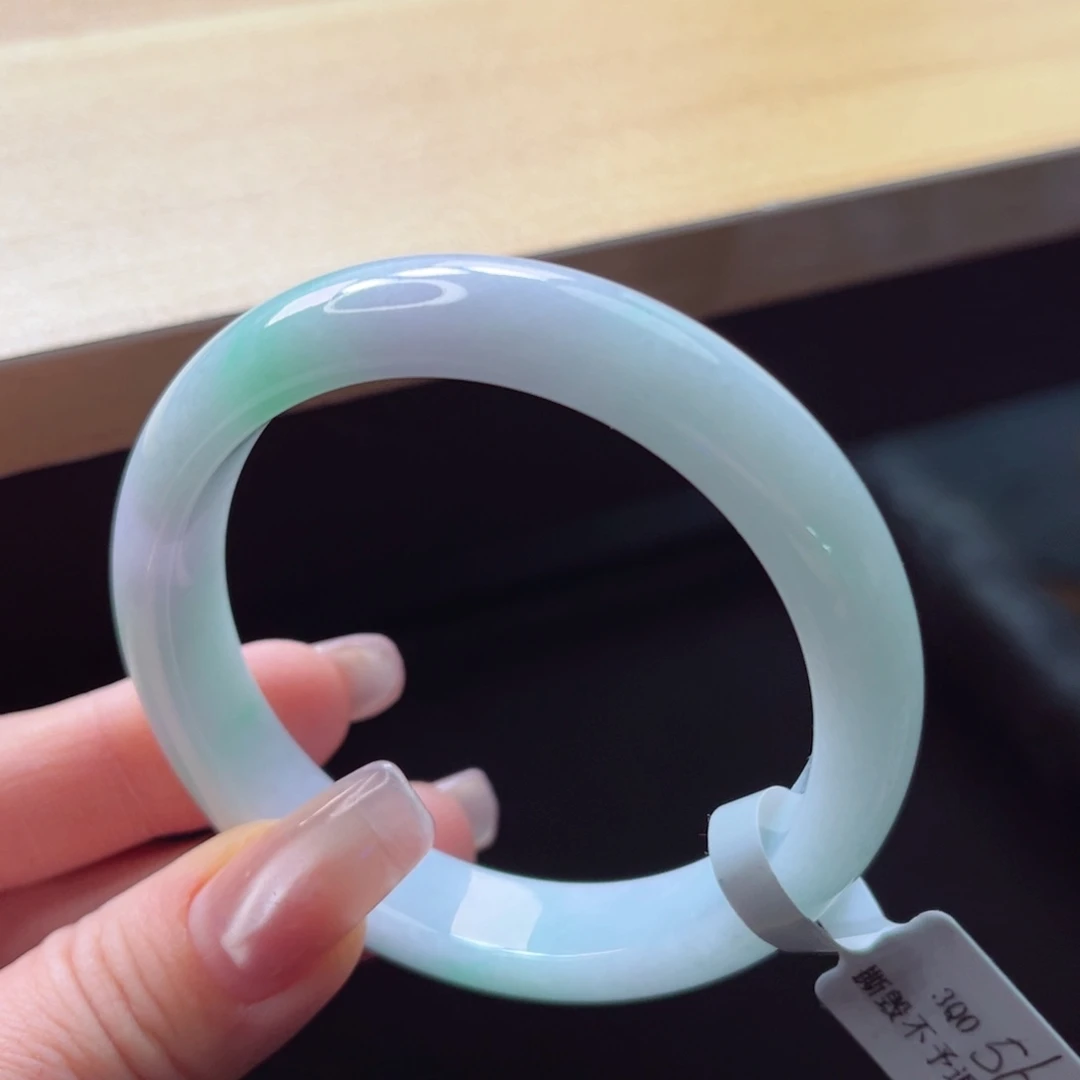 翡翠手镯未镶嵌手镯