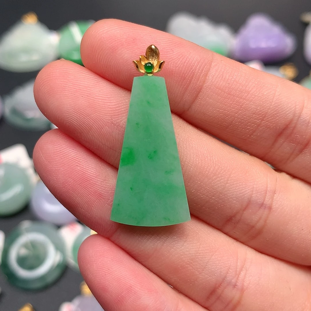 颈饰18K金镶嵌翡翠翡翠吊坠