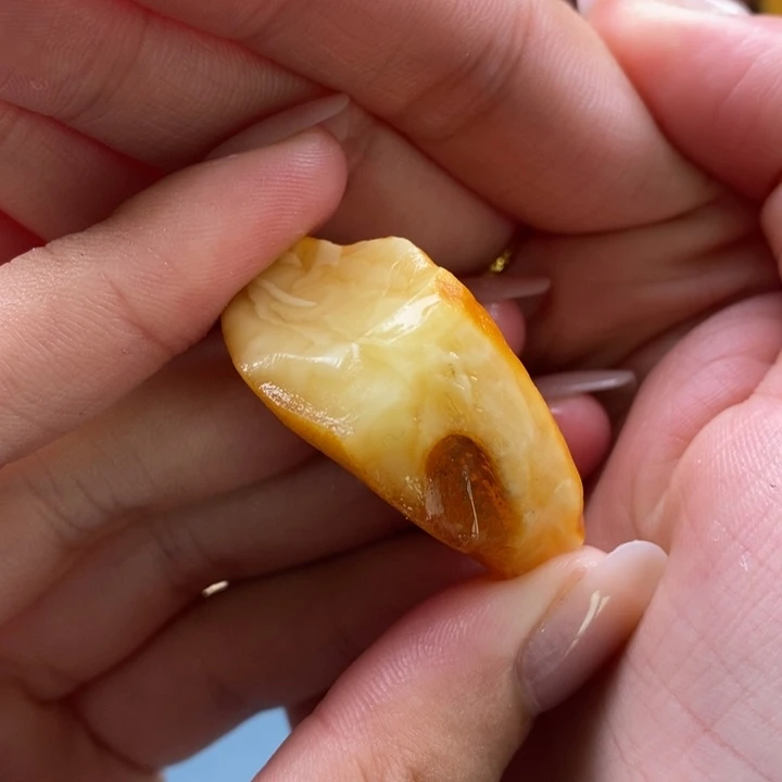 定制琥珀未镶嵌蜜蜡