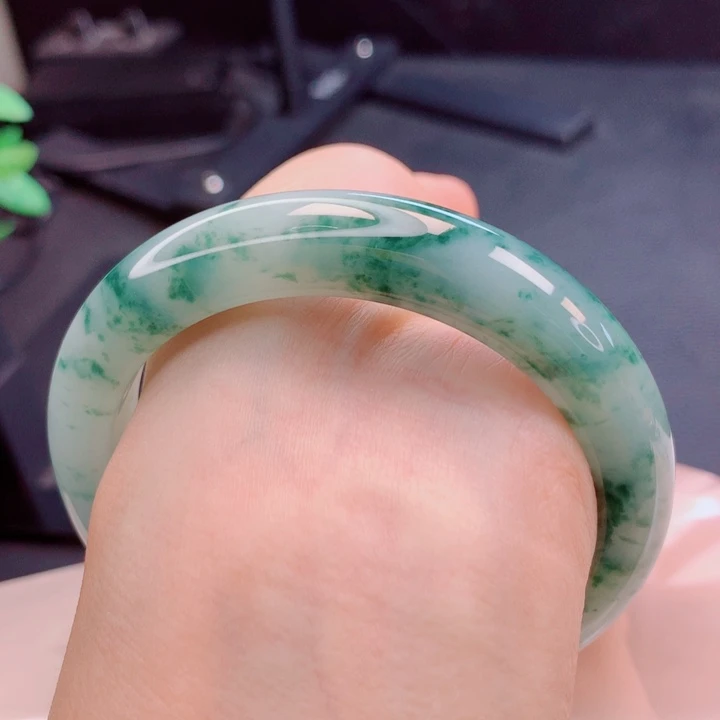 翡翠未镶嵌手镯60。61