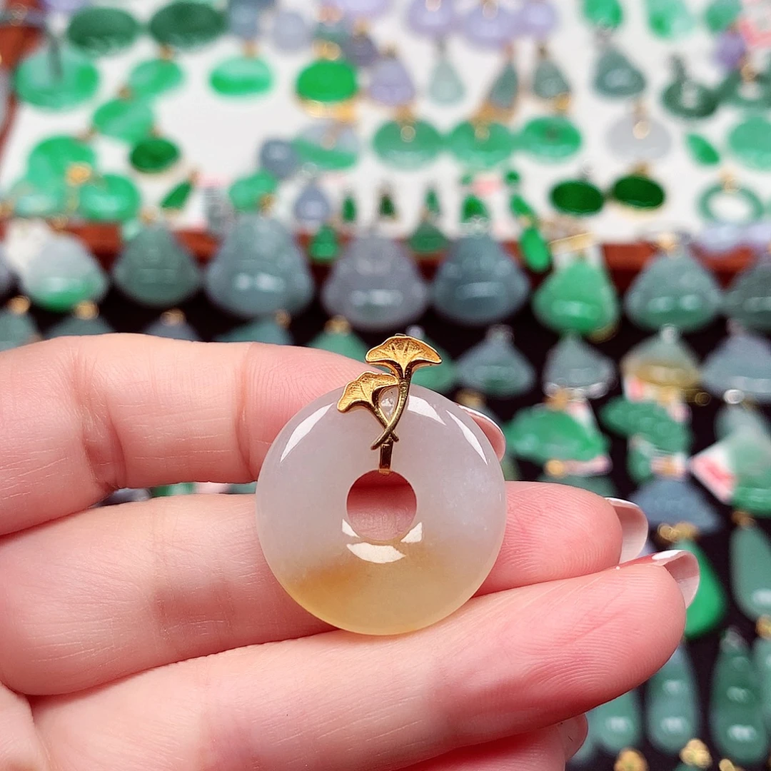 翡翠18K金镶嵌颈饰