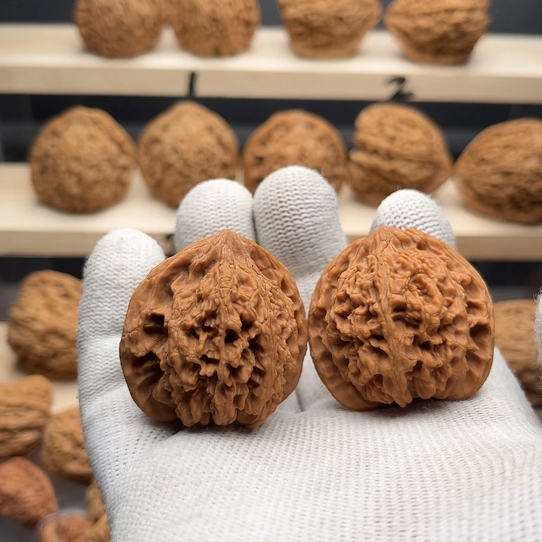 桃核吊坠我***油38满天星，，，