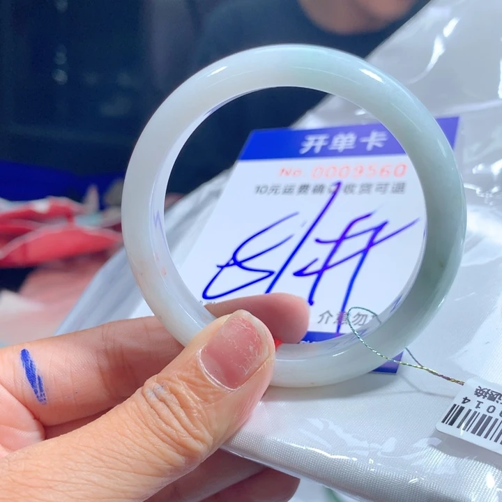 翡翠未镶嵌手镯vbb