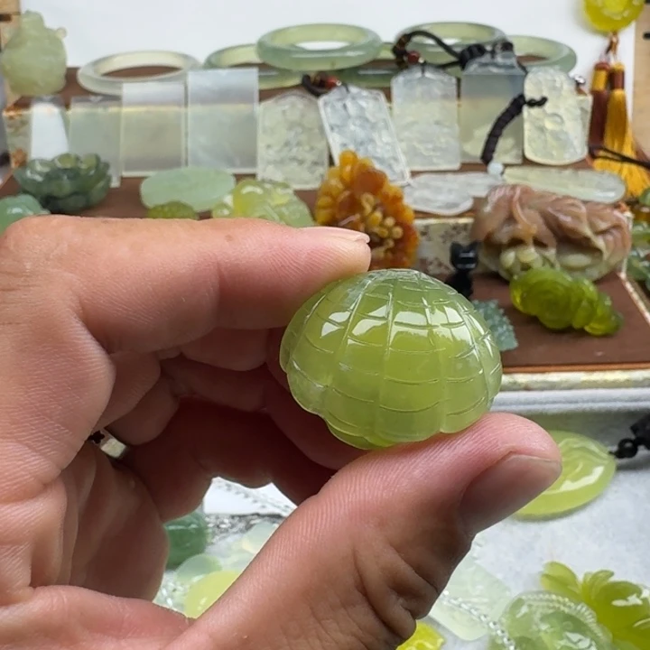 无***起未镶嵌蛇纹石玉颈饰