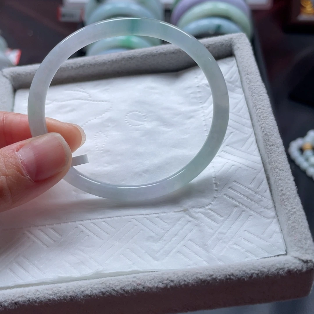 冰***椒翡翠未镶嵌手镯手镯