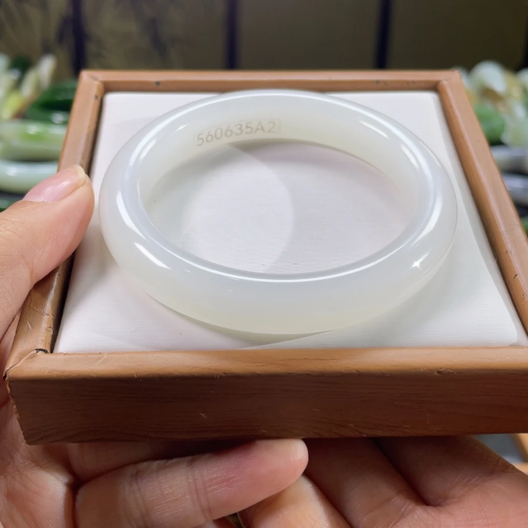 和田玉未镶嵌手镯56圈