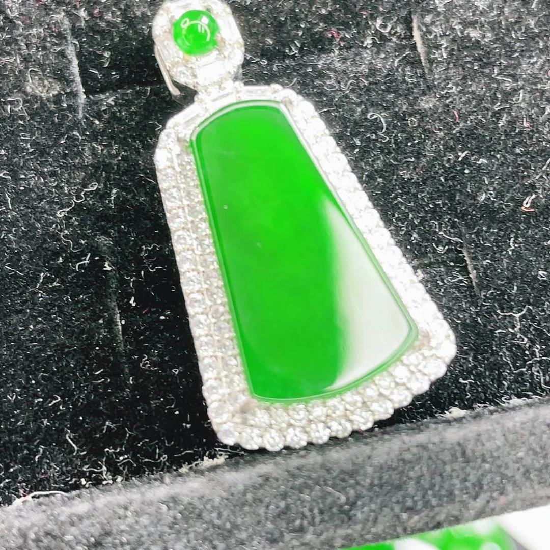 翡翠未镶嵌颈饰500