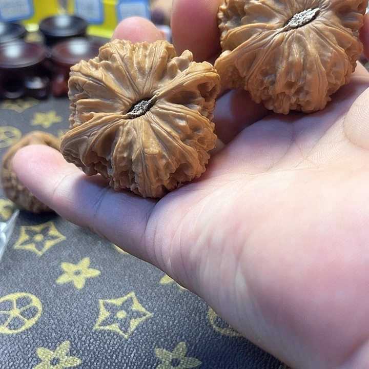 步***高吊坠文玩核桃狮子
