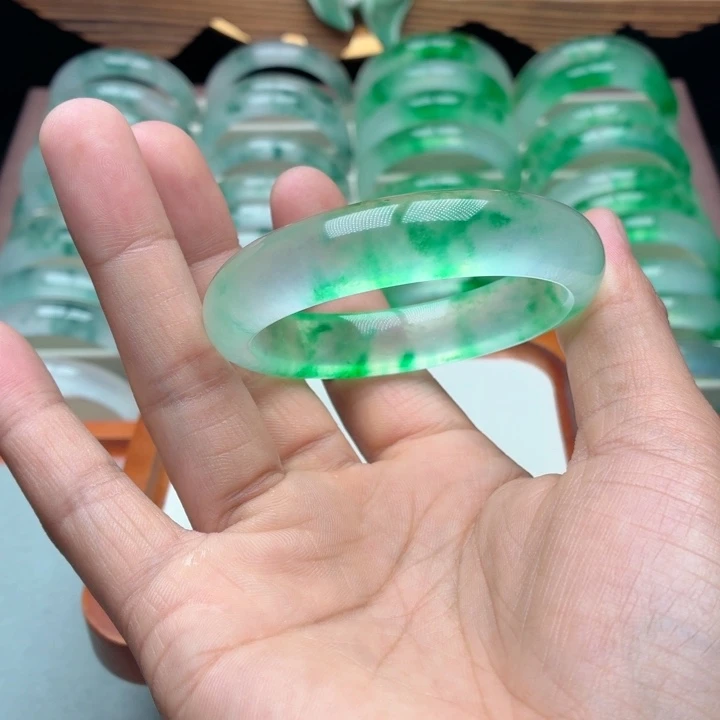 ᥫ***⁴石英质玉未镶嵌手镯