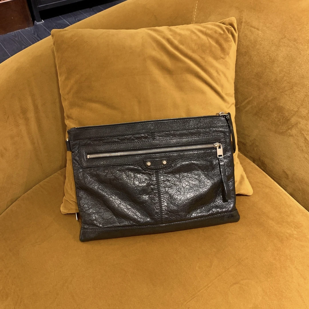 95新 Balenciaga/巴黎世家 GGS机车手拿包黑银油蜡牛皮37405053