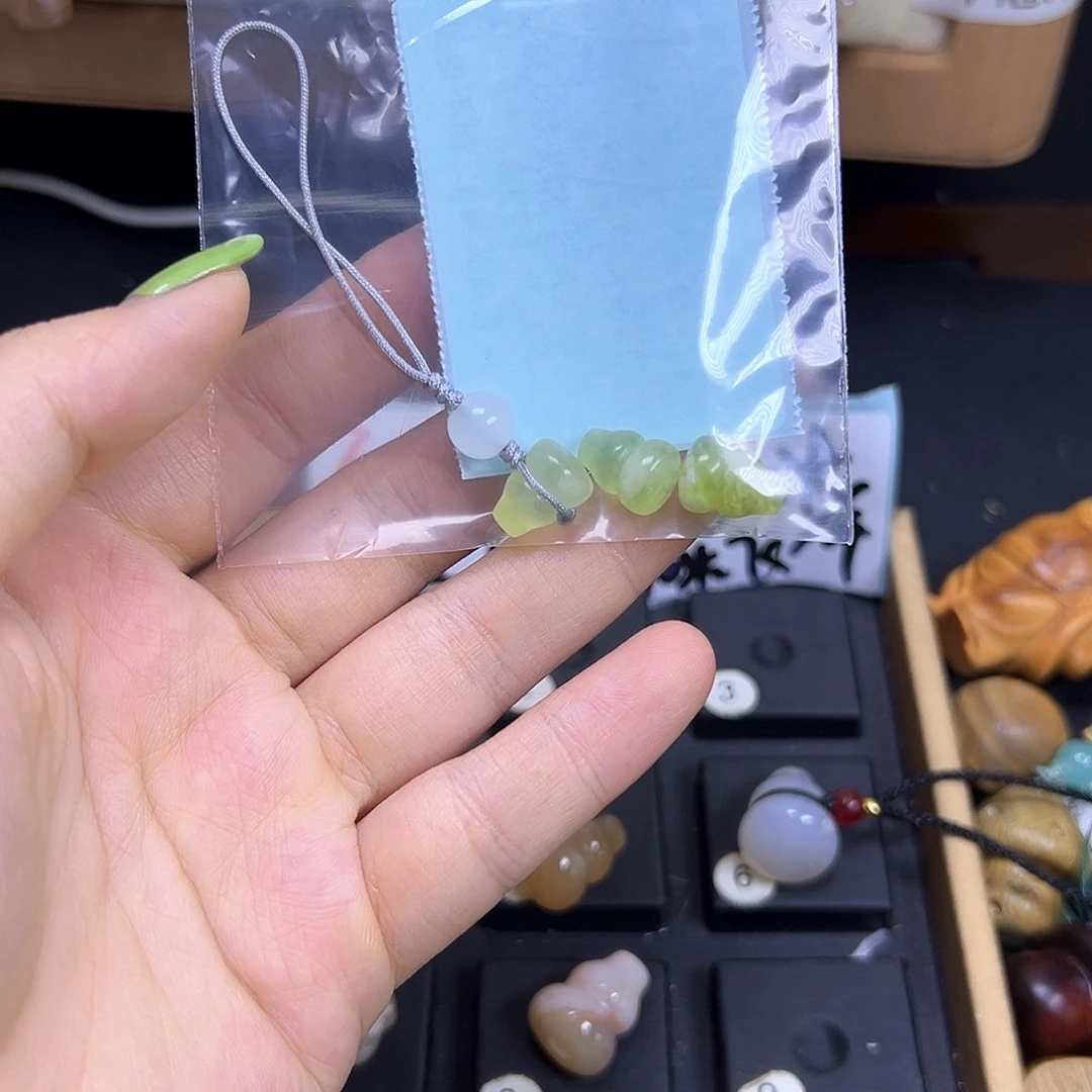 星***色吊坠(不含链)未镶嵌石英质玉