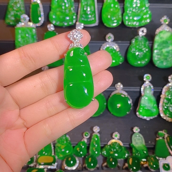 翡翠银S925镶嵌颈饰是