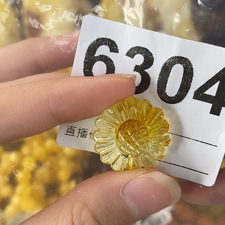 蜜蜡未镶嵌珠宝奇石