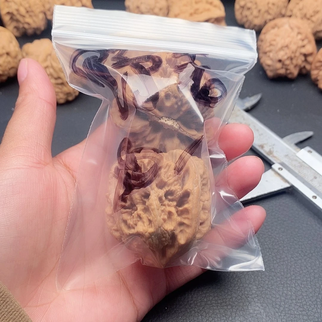 文玩核桃吊坠野*粗筋