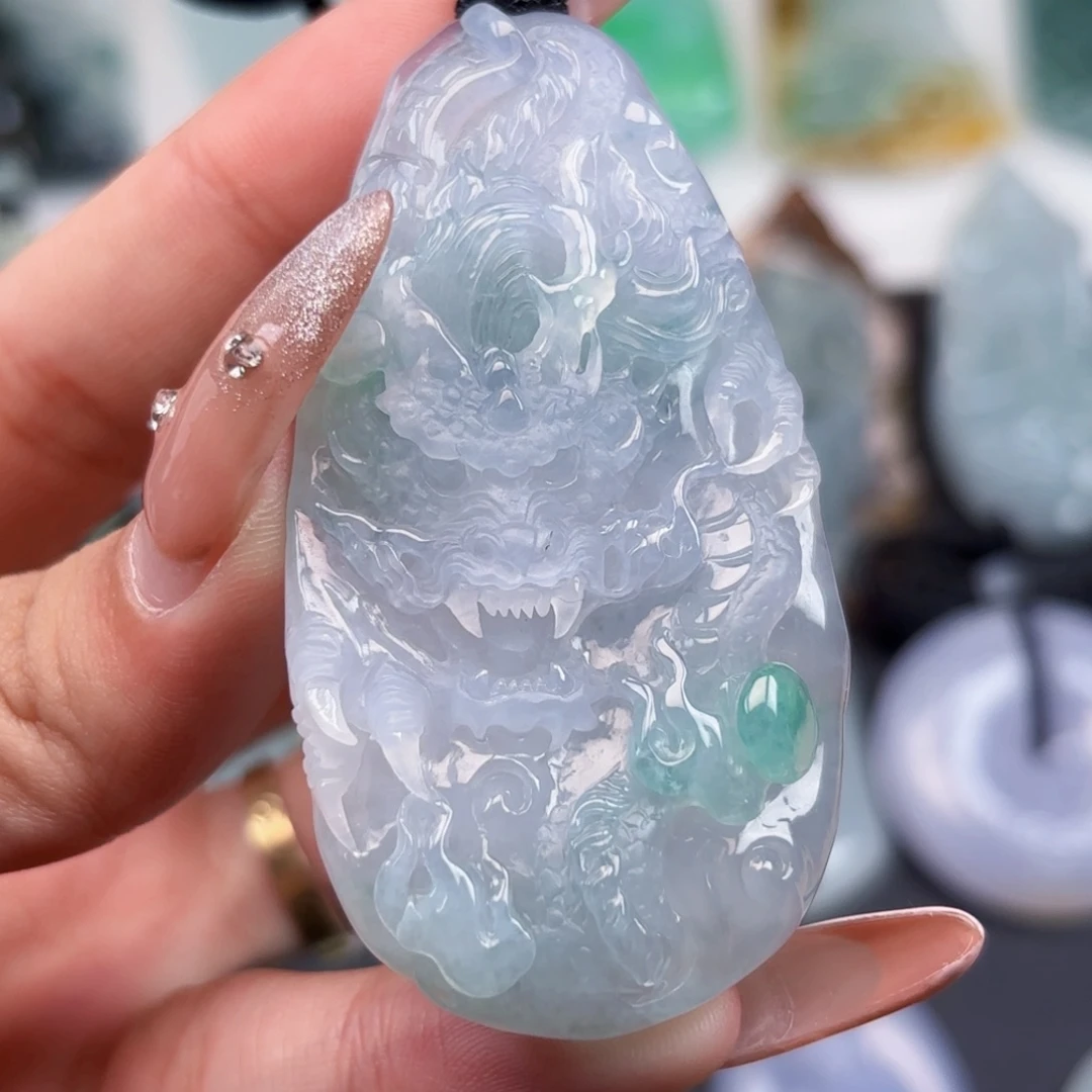 翡翠未镶嵌颈饰龙牌