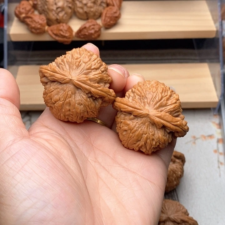 骑***驴把件核桃文玩核桃白狮子