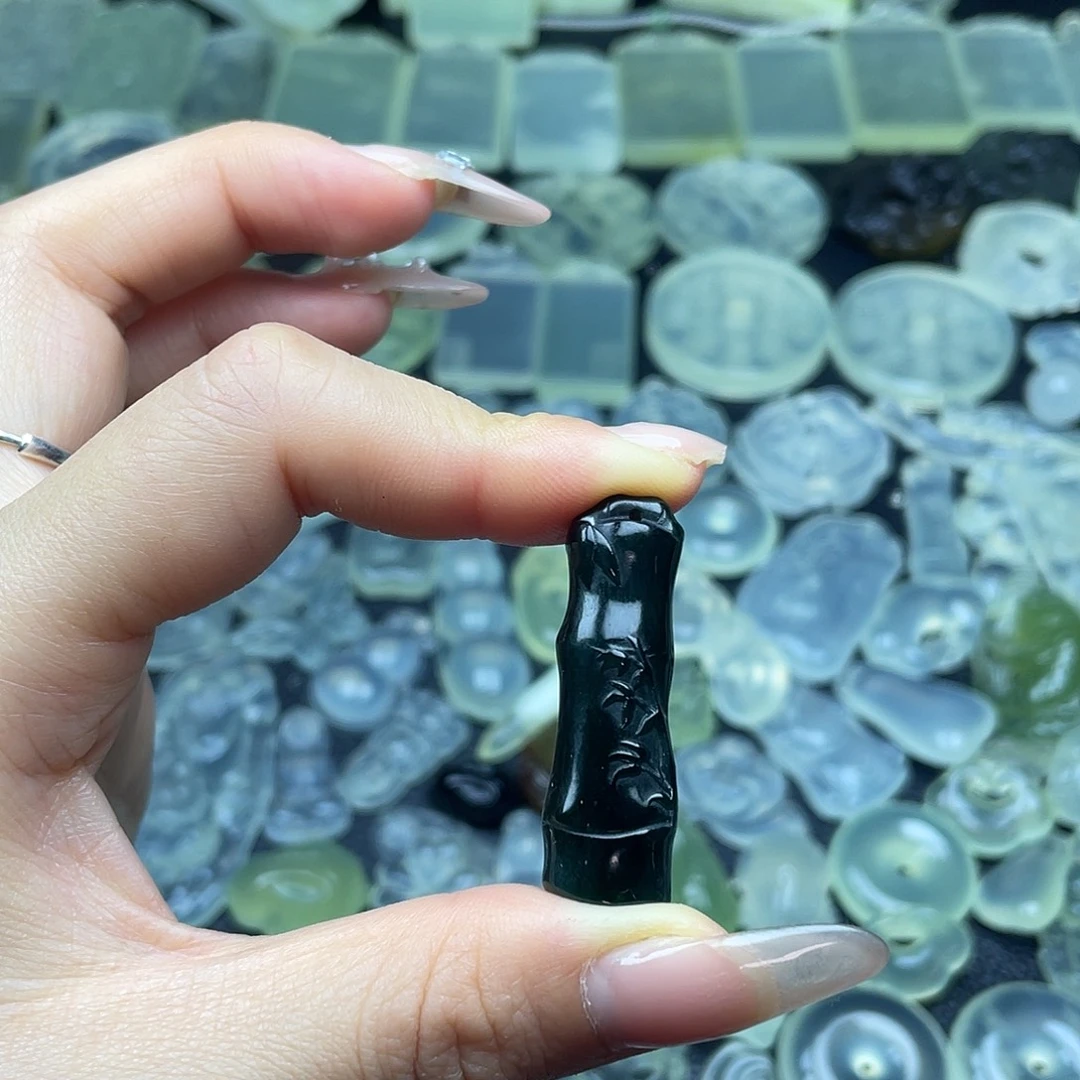 岫玉未镶嵌颈饰竹节