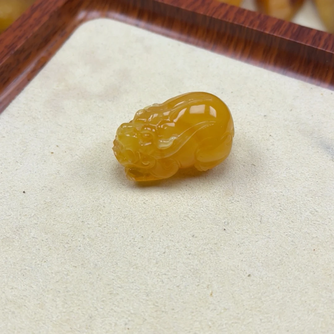 蜜蜡未镶嵌裸石貔貅