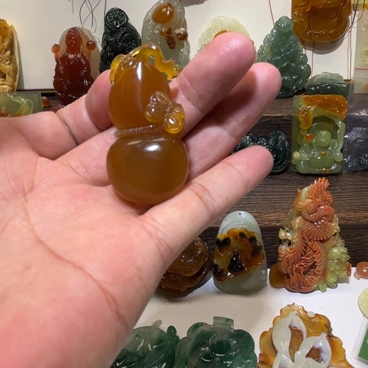 岫玉未镶嵌吊坠(赠链)