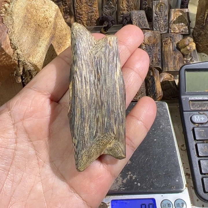 沉香吊坠紫棋楠沉香吊坠15克