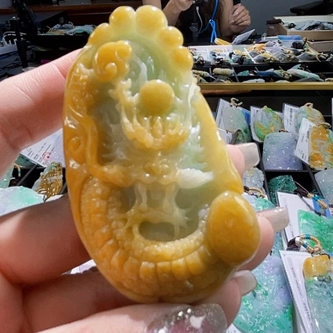 颈饰未镶嵌翡翠一个