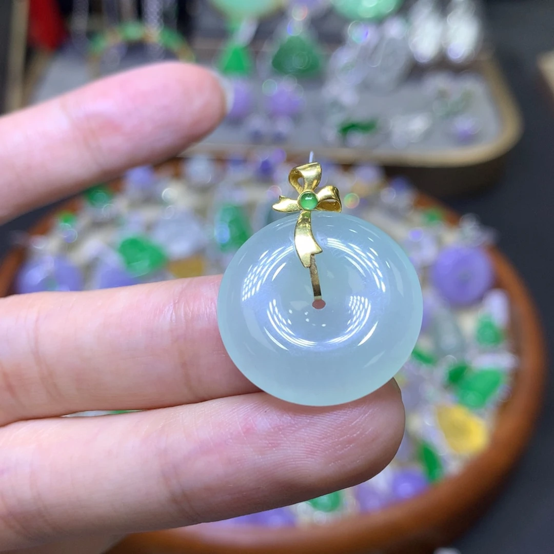 翡翠18K金镶嵌颈饰翡翠吊坠项链