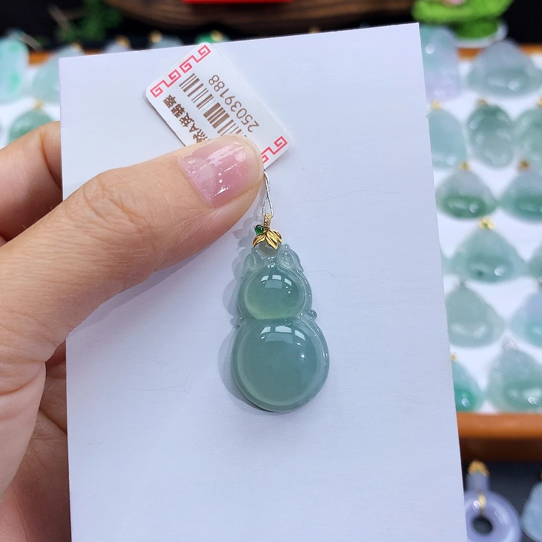 翡翠18K金镶嵌颈饰翡翠吊坠