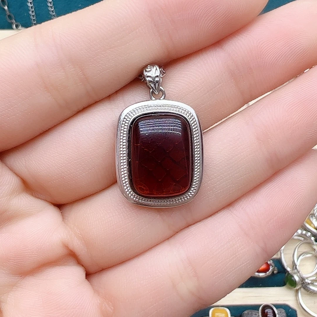 血珀颈饰银S925镶嵌，