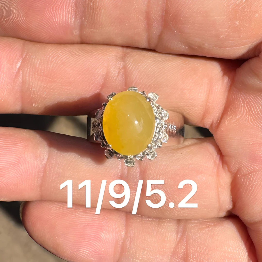 0121(小哪吒在源头)冰细糯化种翡翠黄翡戒面饱满肉细饱满M15