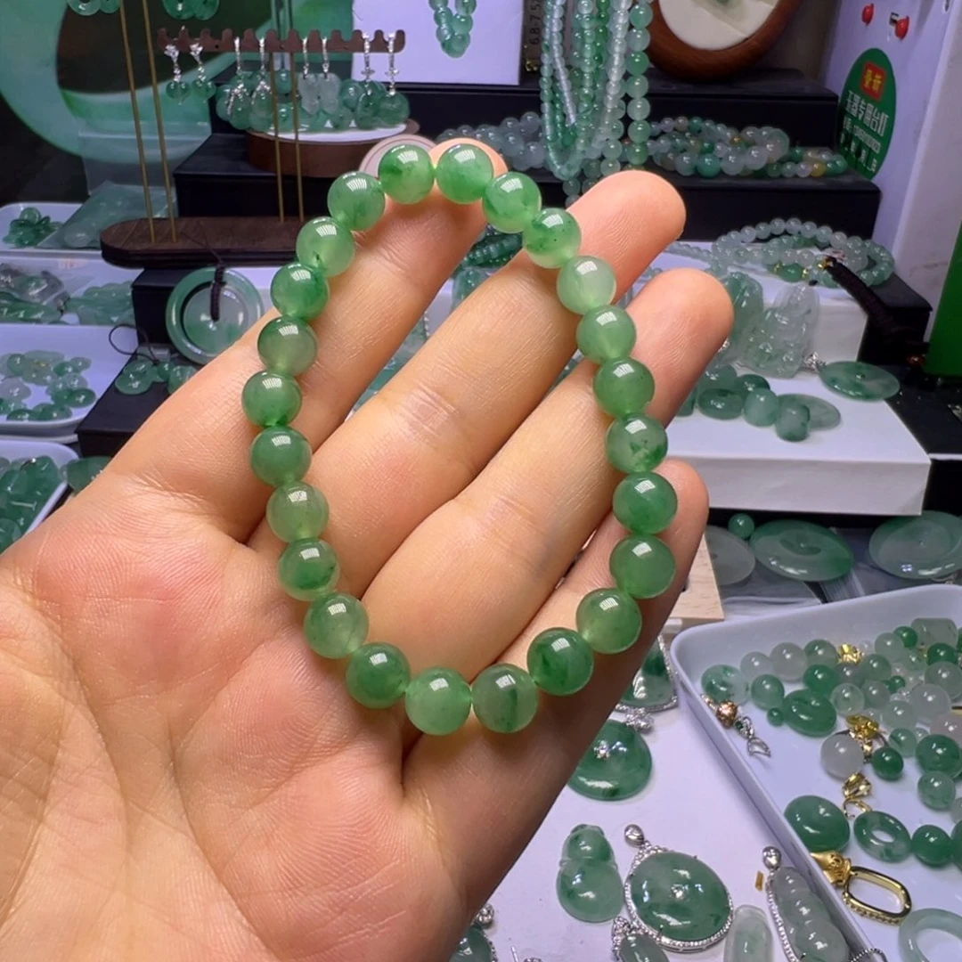 阳***姐颈饰未镶嵌石英质玉（非洲翠）
