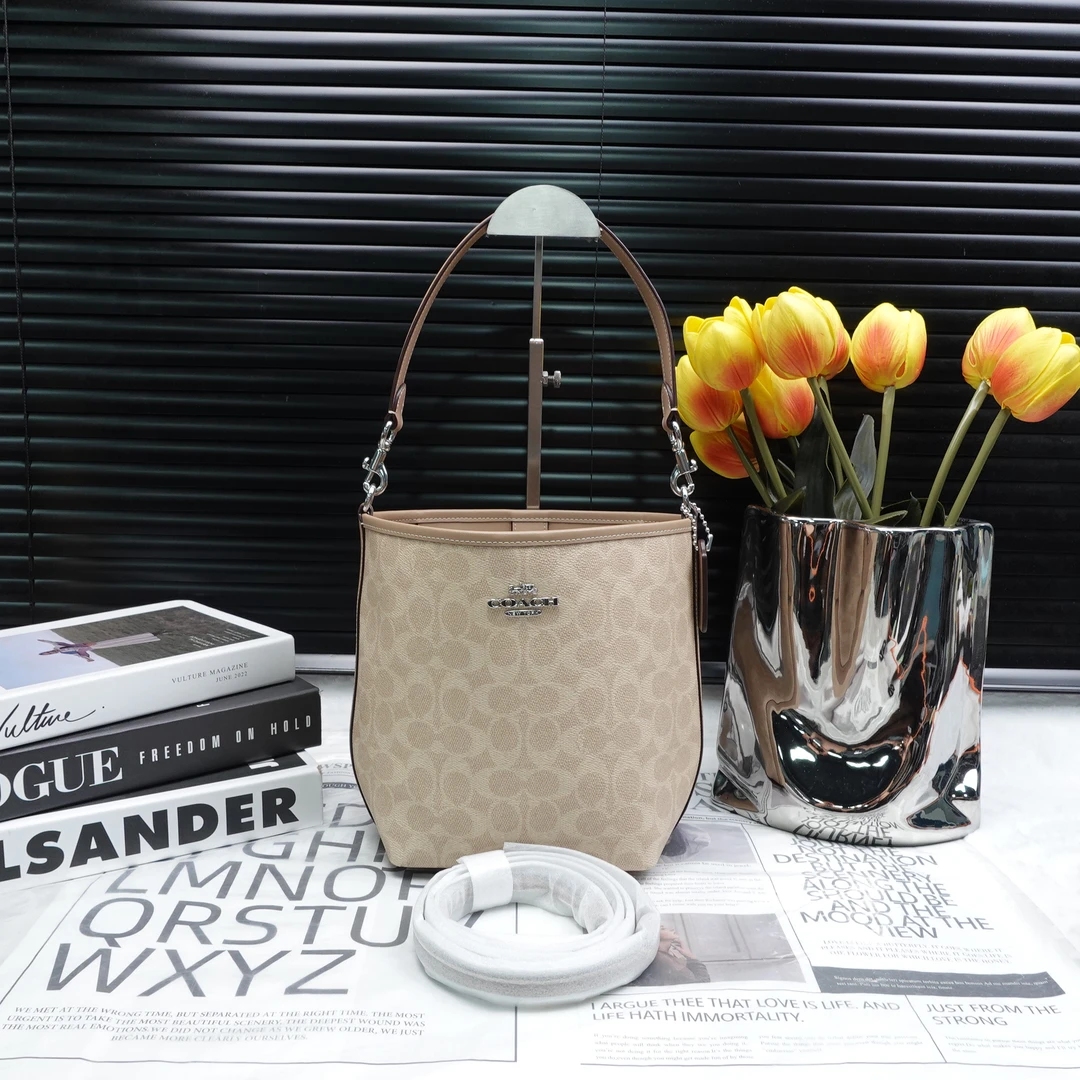 95新 COACH/蔻驰 单肩包/T20215842