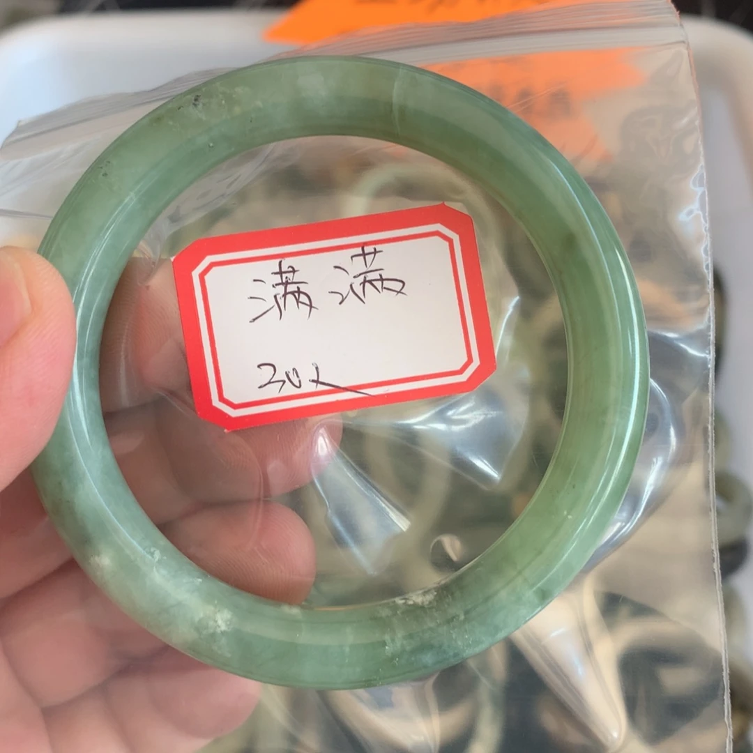 透闪石-蛇纹石玉手镯未镶嵌满*