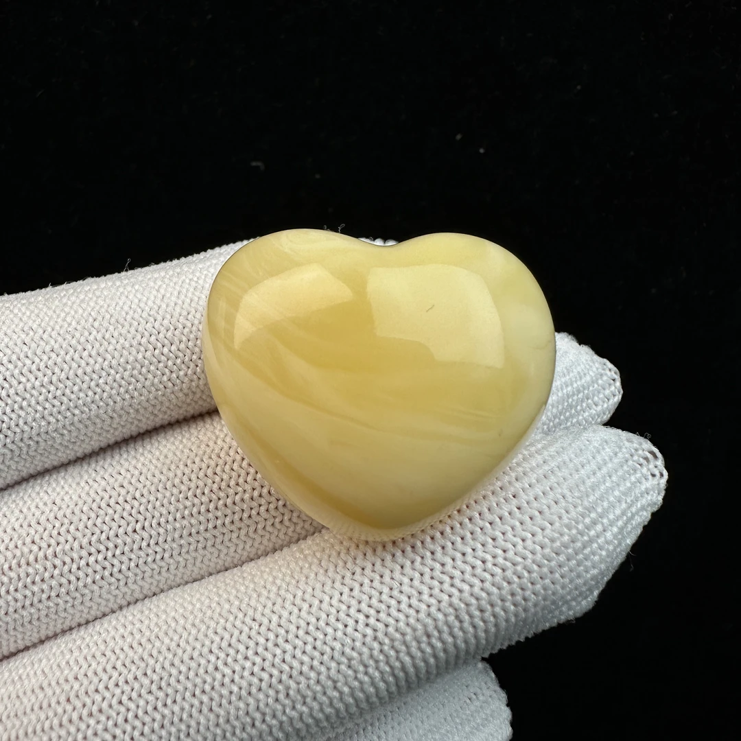 Y1066天然蜜蜡 爱心上下孔 29.8*25.8*19.3mm 8.6g 支持鉴定 假一