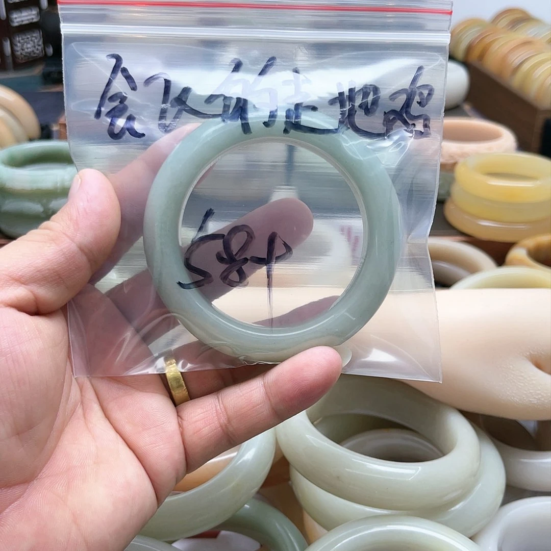 石英质玉手镯未镶嵌会****鸡