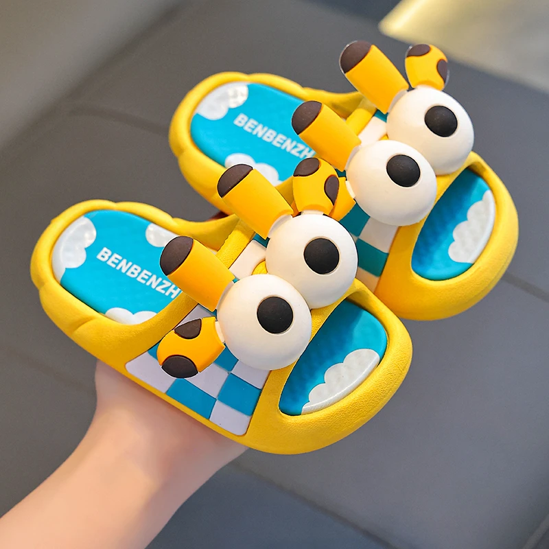 新款儿童凉拖鞋踩屎感男女童夏季卡通可爱防滑室内洗澡软底凉拖鞋