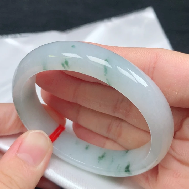 翡翠手镯（贵妃镯）未镶嵌