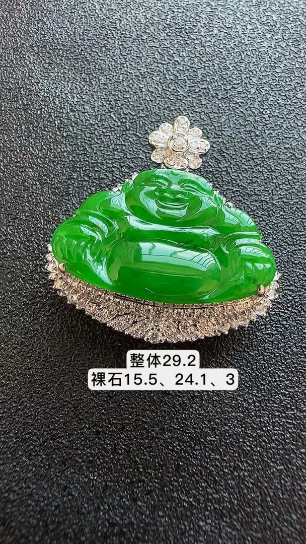 天然缅甸翡翠满绿佛公吊坠，种老细腻，色艳丽贵气时尚