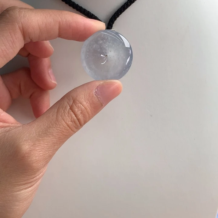 翡翠挂件未镶嵌…..