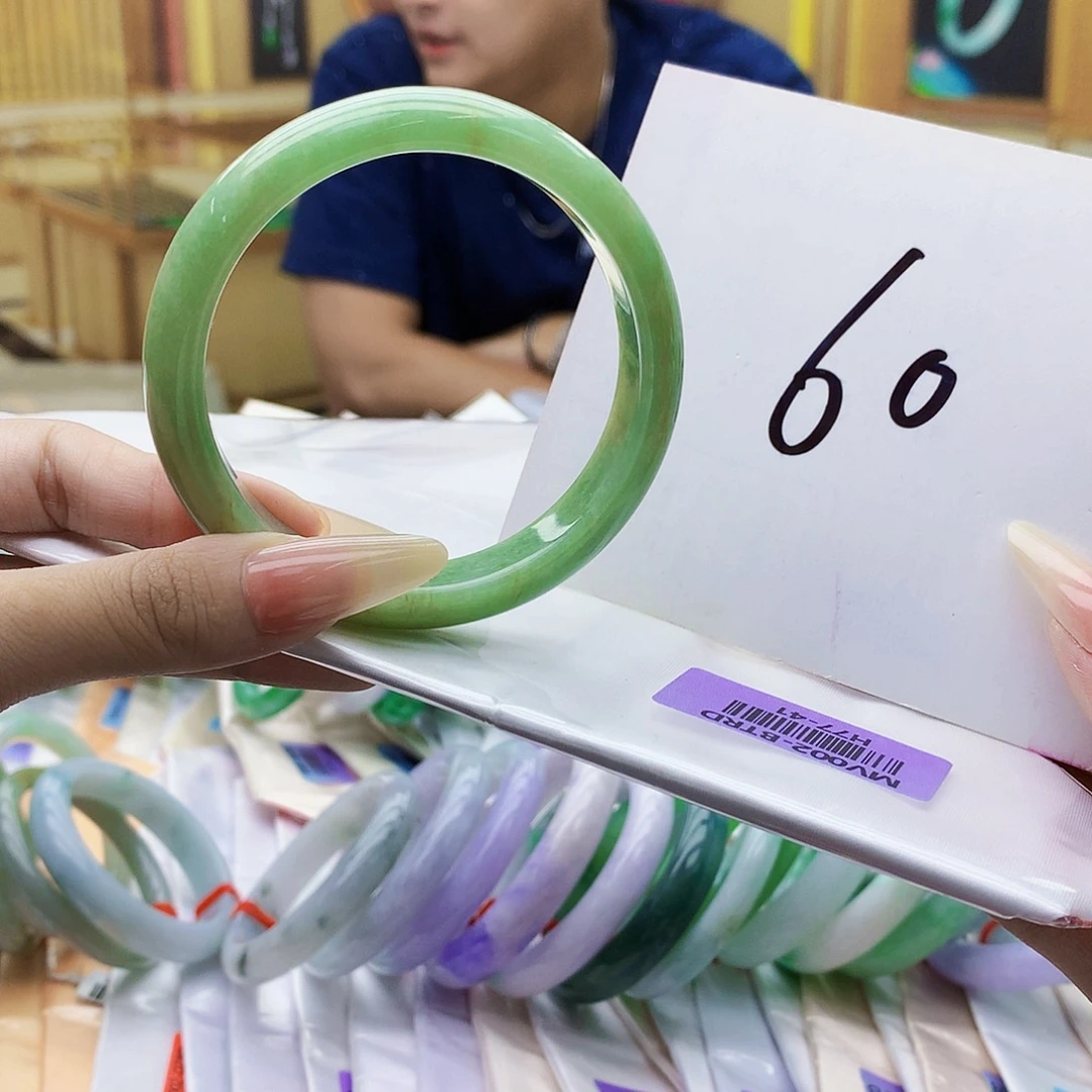 翡翠未镶嵌手镯nnnn