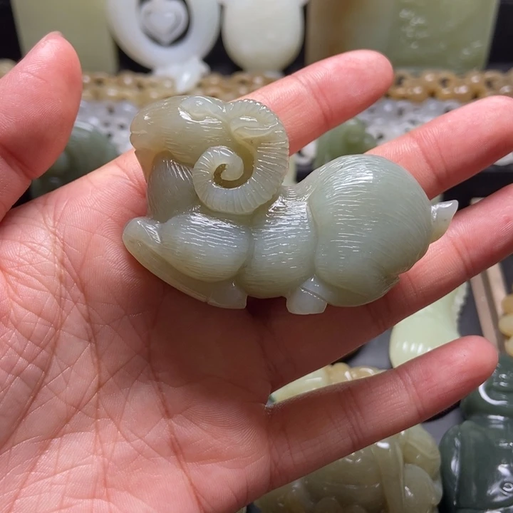 颈饰未镶嵌和田玉阎*