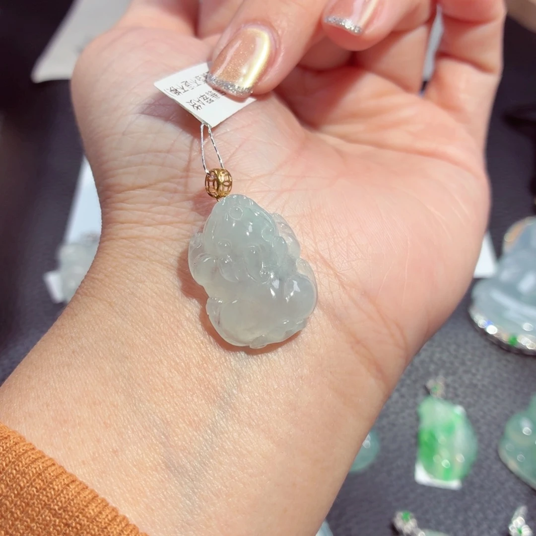 颈饰18K金镶嵌翡翠