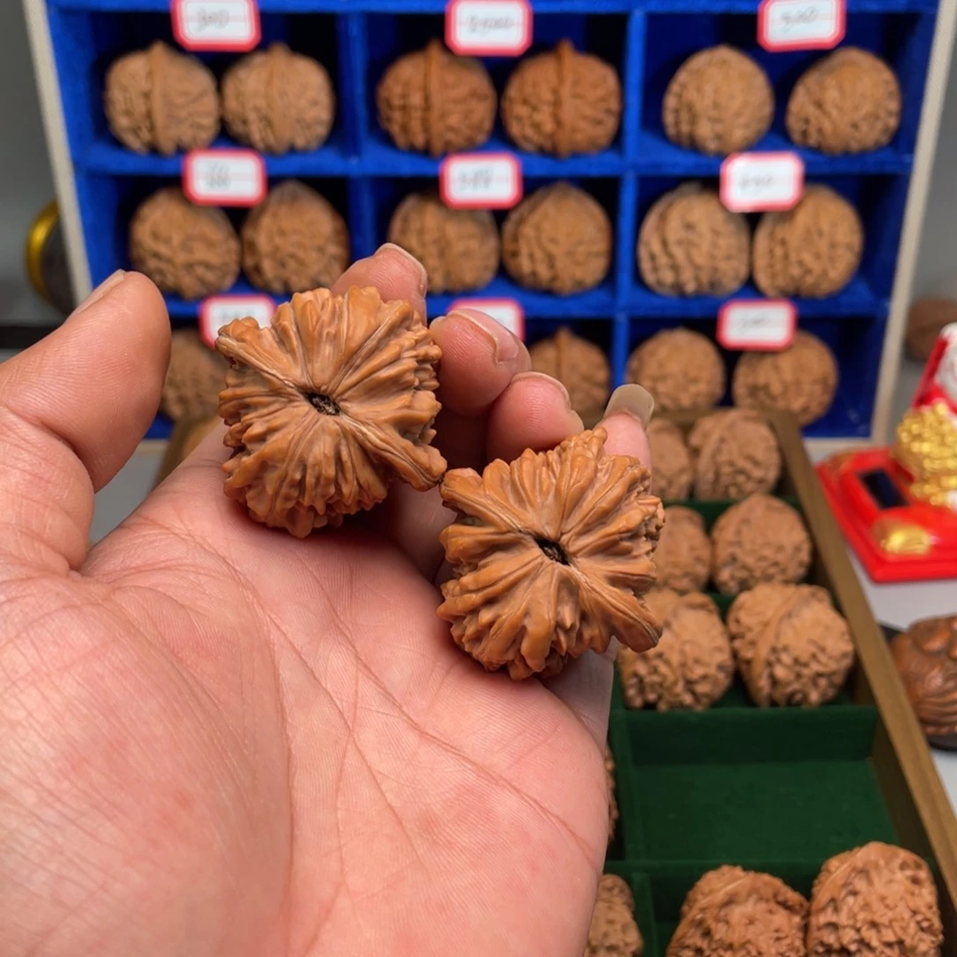 文玩核桃吊坠山地楼