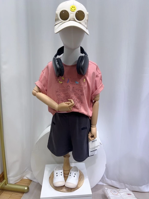 夏季圆领刺绣T男女同款。烟粉色