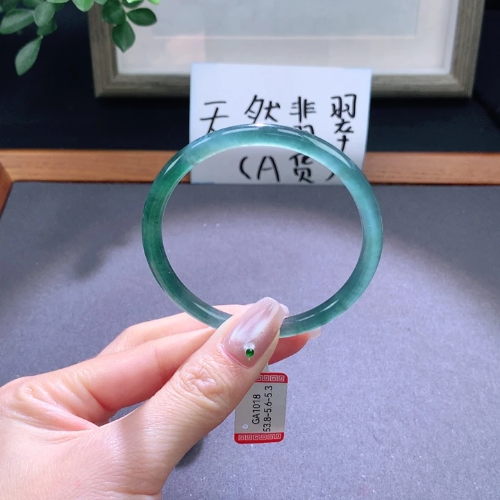 翡翠手镯未镶嵌天然翡翠手镯