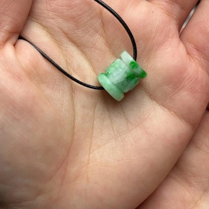 翡翠未镶嵌颈饰路路通