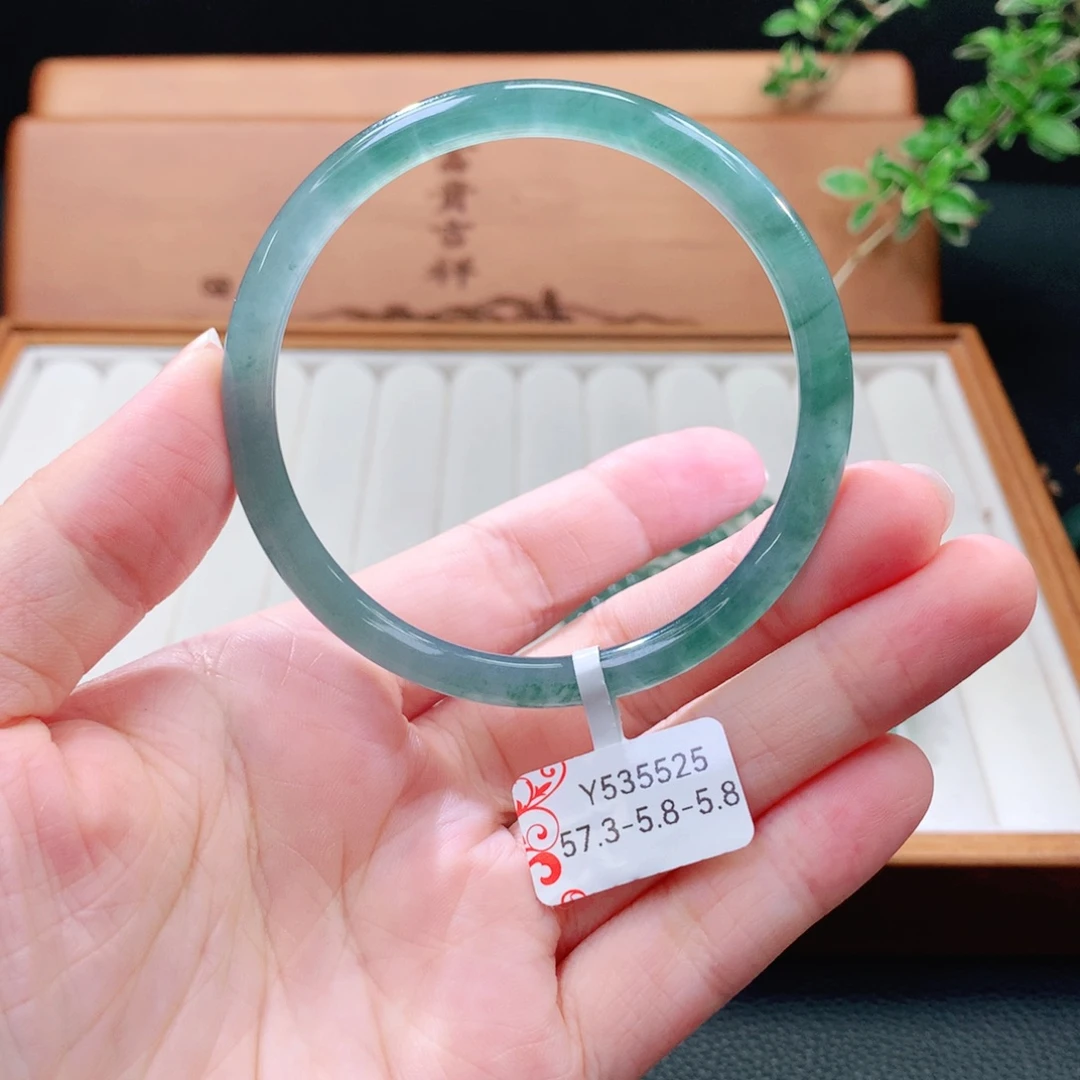 翡翠手镯（圆镯）未镶嵌