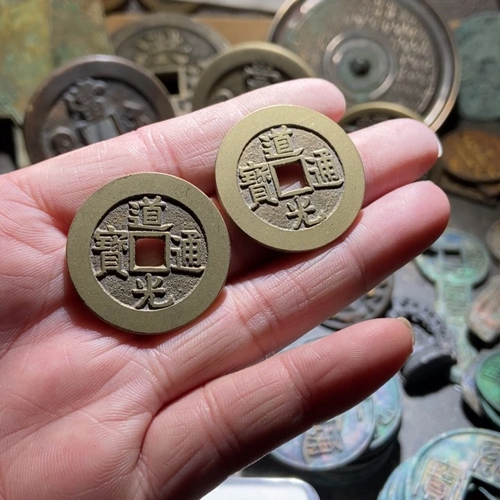 笑***。铜现代工艺品仿制品