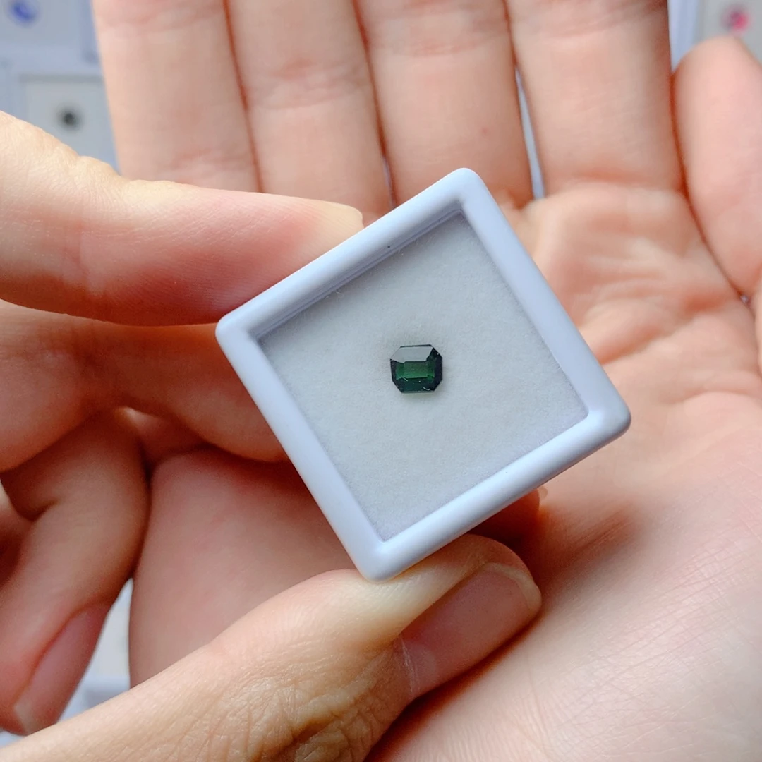 0.65克拉未镶嵌碧玺