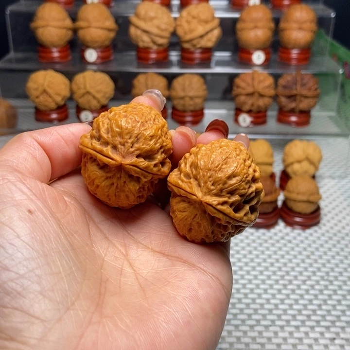 文玩核桃把件云顶绣球